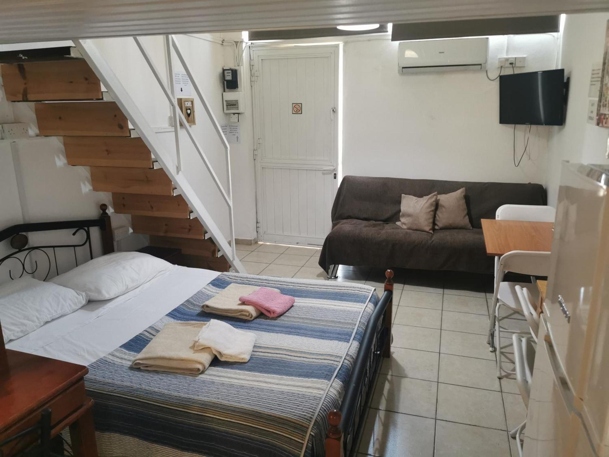 Strovolos Rooms Studios 니코시아 객실 사진